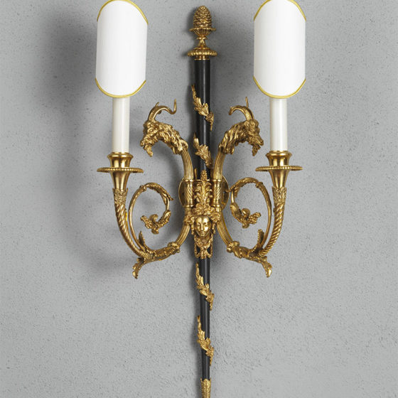 Art. A135/2 • Directoire style wall sconce, gilded and chiseled bronze • L 30, H 64
